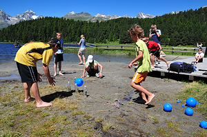 Posten 3: Beim Wasserballon werfen