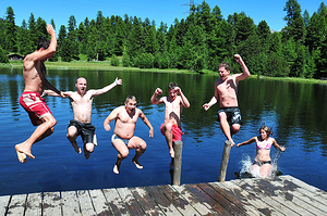 Pressefoto: Hinein ins kalte Nass