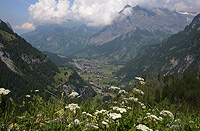 Blick im Abstieg auf Kandersteg