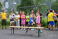 Lagerolympiade mit Papierflieger werfen ...