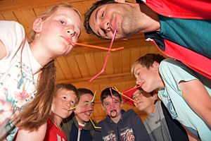 Gruppe Löwe beim Röhrliposten