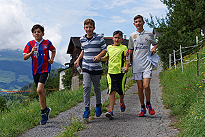 OL Gruppe unterwegs zum nächsten Posten